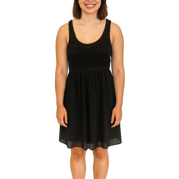 American Eagle Outfitters Dresses & Skirts - American Eagle Lace Detail Dress Size Small